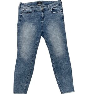 Torrid Super Soft Raw Hem Stretch Denim Jeggings Size 18T